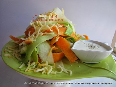 ENSALADA CON YOGURT Y QUESO