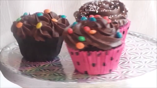 CUPCAKE DE CHOCOLATE y COBERTURA DE CHOCOLATE