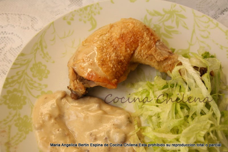 POLLO CON SALSA NOGADA