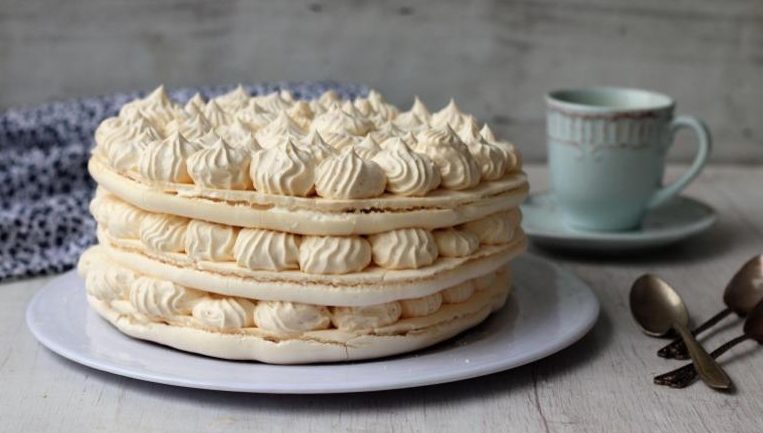 TORTA MERENGUE LUCUMA