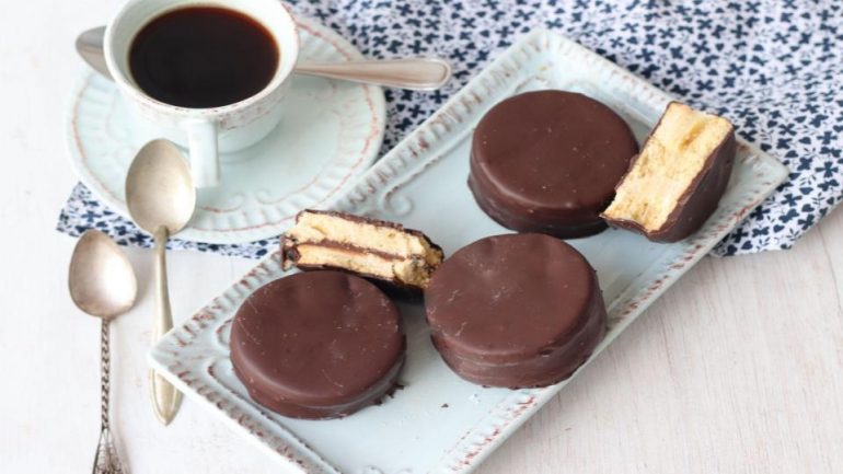 ALFAJORES DE ALMENRAS BAÑADOS CHOCOLATES